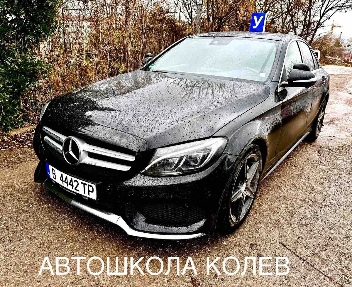 Превозни средства от автопарка на Автошкола Колев